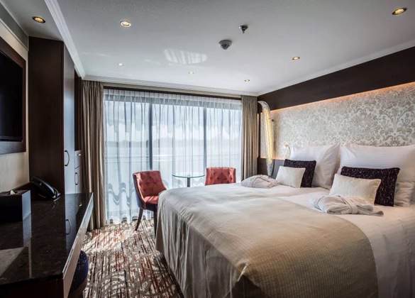 Riviera Travel, MS Oscar Wilde, Standard Suite.jpg